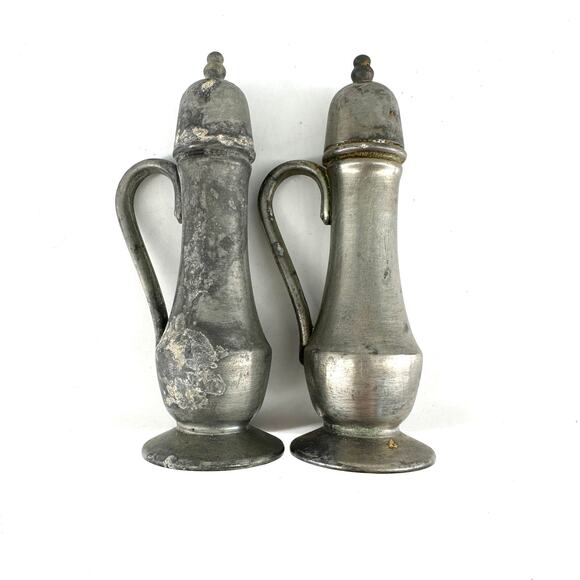 Vintage Oneida Heirloom Pewter Salt & Pepper Shakers 5" Tall - Picture 2 of 8